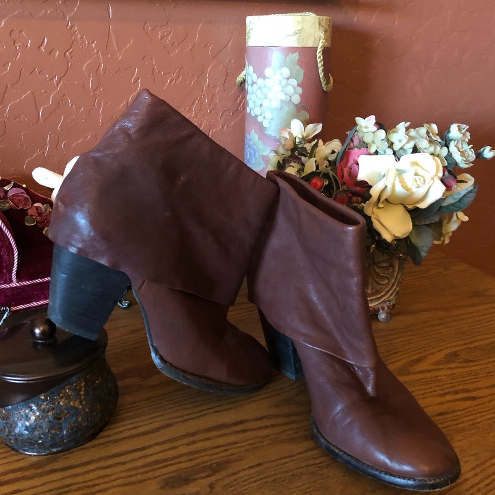 ✨REDUCED✨Vince Camuto Burgandy Leather Boots